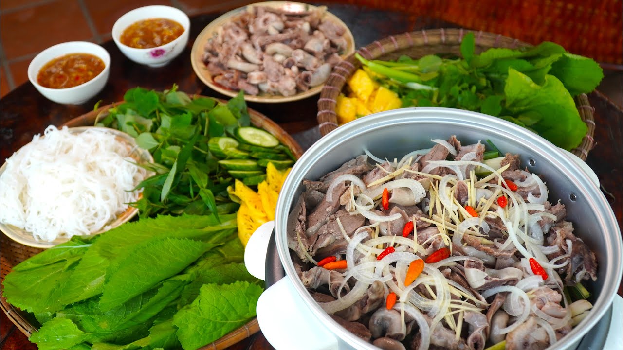 Lòng Heo Hấp Rau Kinh Giới Chấm Mắm Cá Cơm